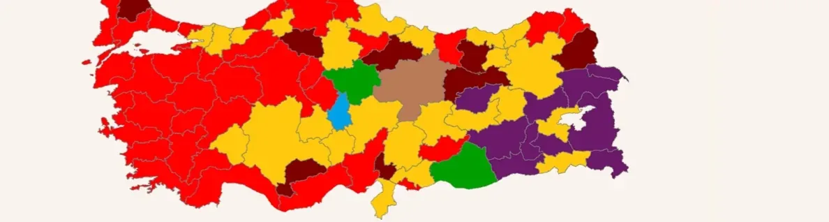 Map of Türkiye showing provinces won by each party in the 2024 local elections, with visibly more provinces in CHP red.